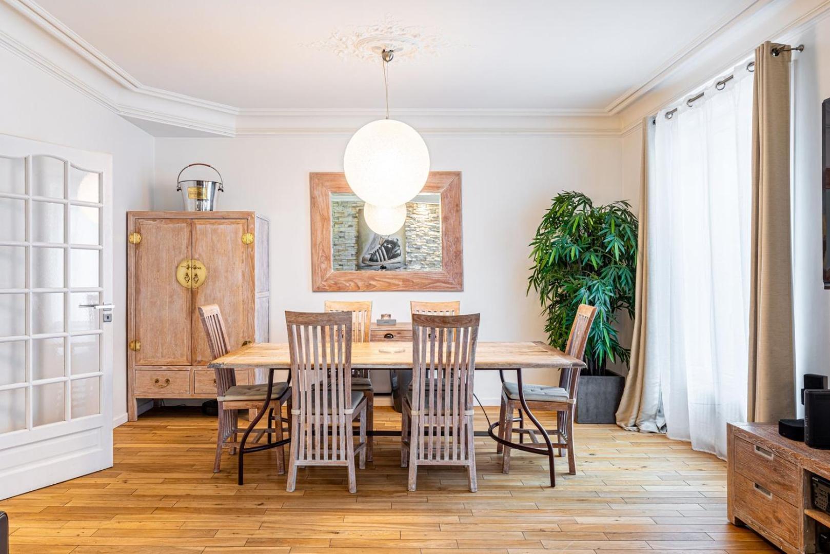 Guestready - Modern Delight Near Attractions Parijs