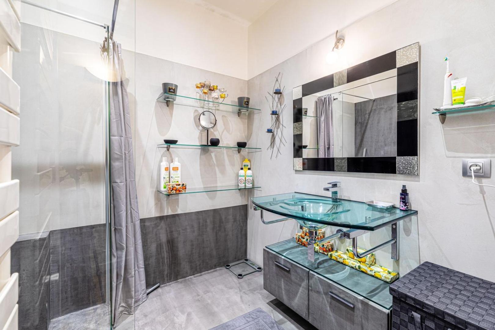 Appartement Guestready - Modern Delight Near Attractions *